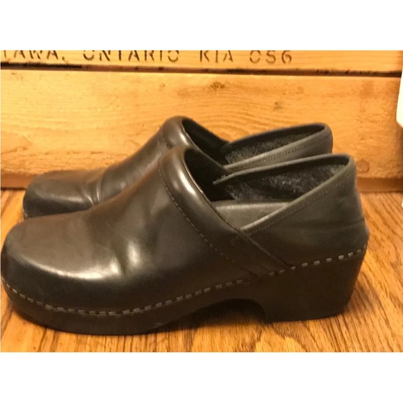 Source Unknown Shoes - Women’s clogs size 6M black leather made in Brazil